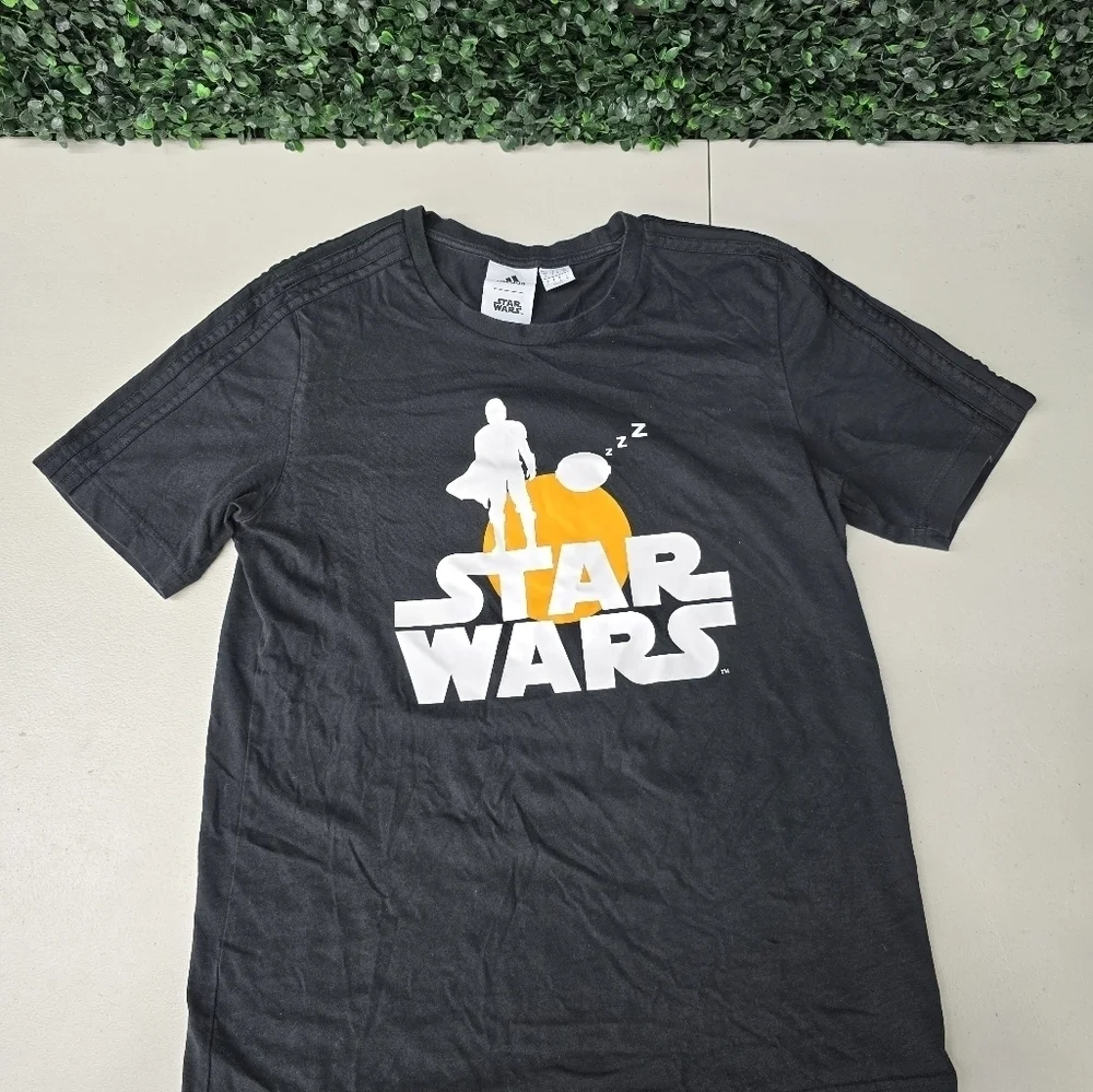 T-SHIRT MAN ADIDAS X STAR WARS: THE MANDALORIAN GRAPHIC TEE - size small